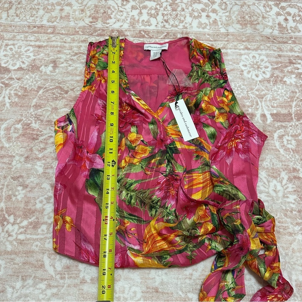 NWT Floral Wrap Cupcakes & Cashmere Tie Front Top 🌺 - Picture 11 of 11